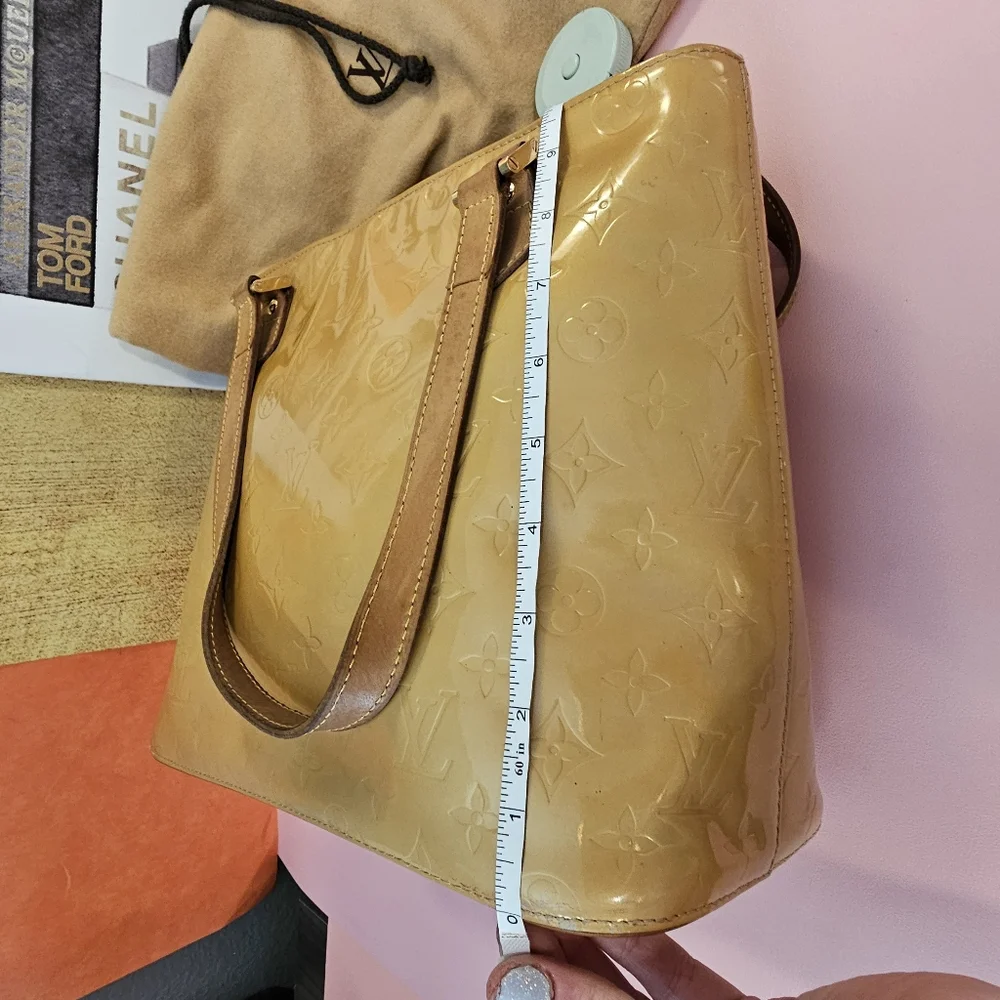 👜Louis Vuitton Vernis Houston Logo Embossed Tote Bag 🏵