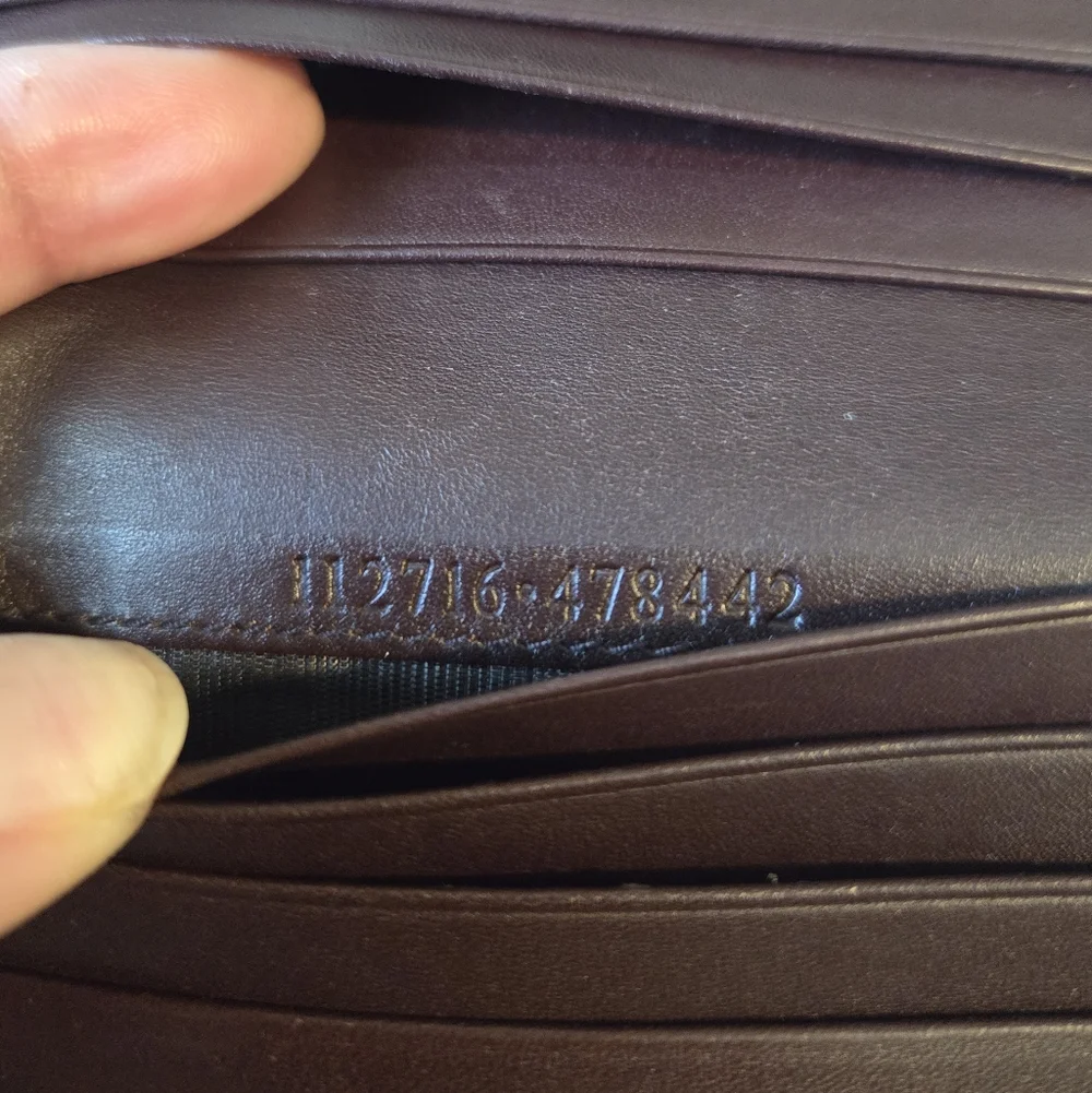 Gucci compact wallet