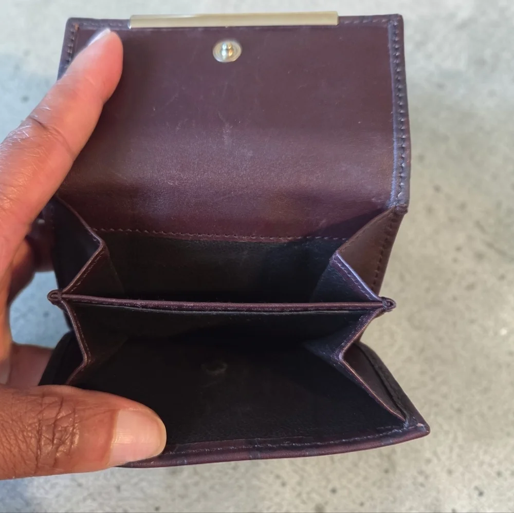 Gucci compact wallet
