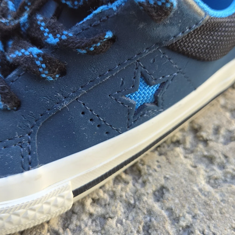 Converse kids one