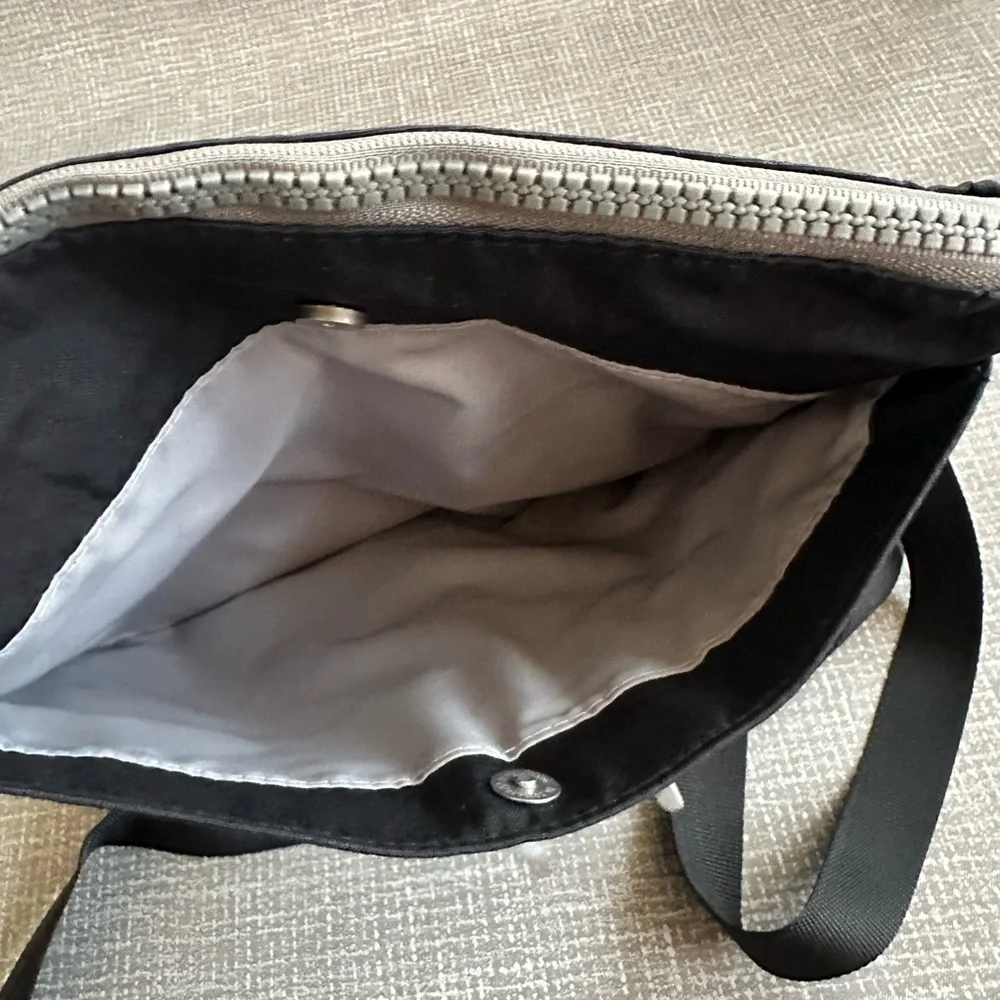 Baggallini stay organized