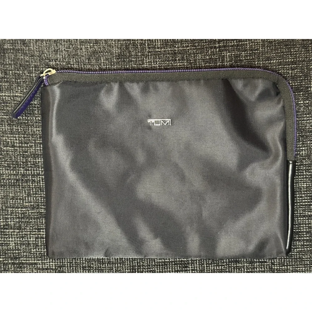 Tumi delta cosmetic
