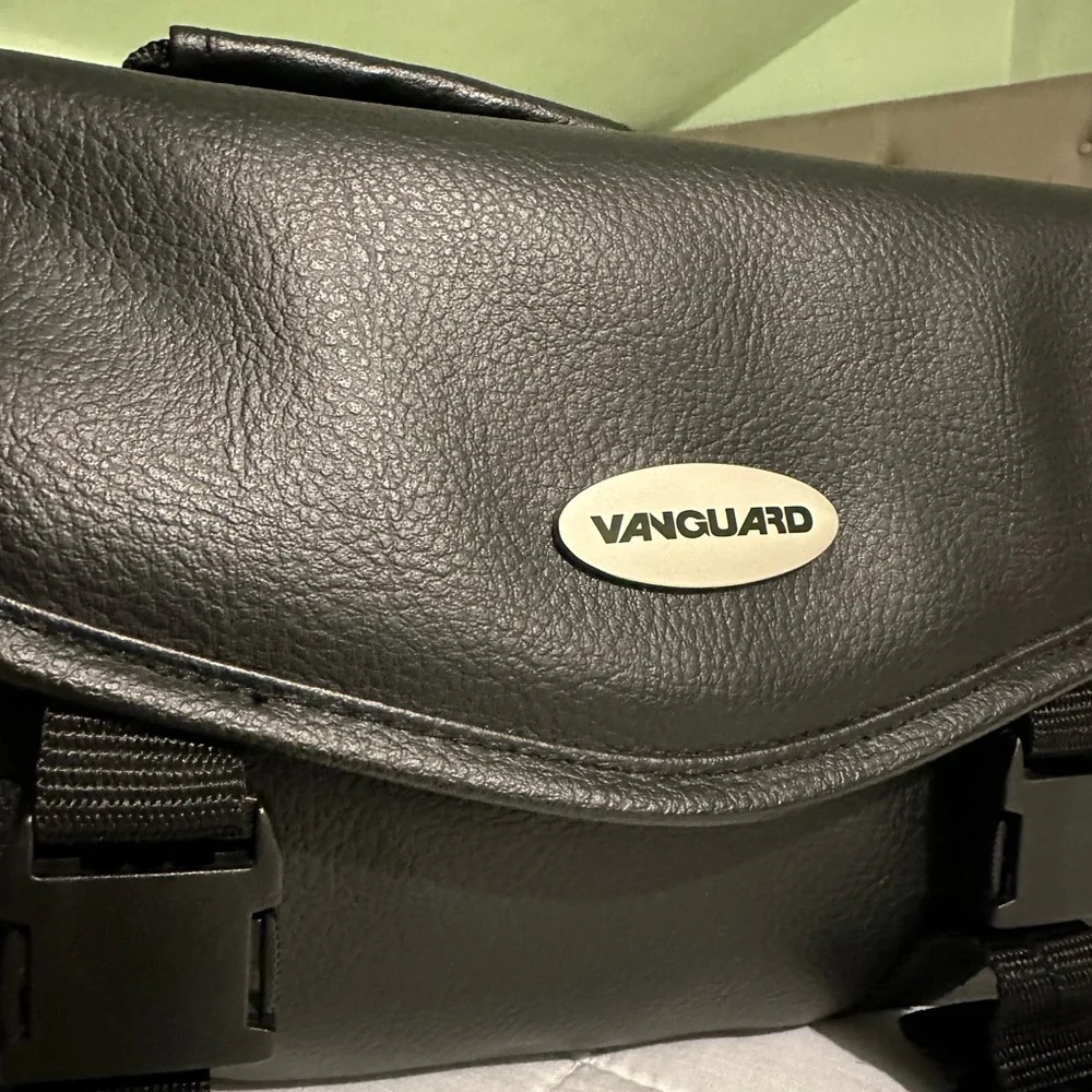 vanguard black camera