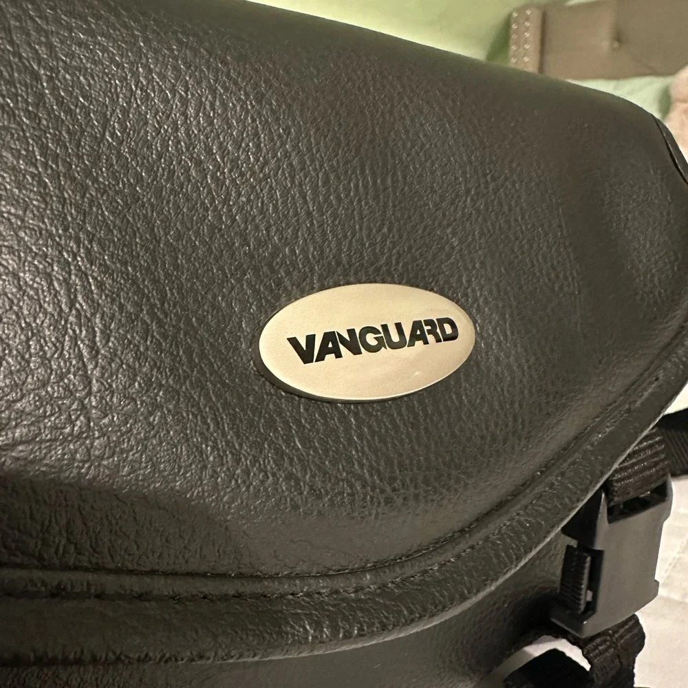 vanguard black camera