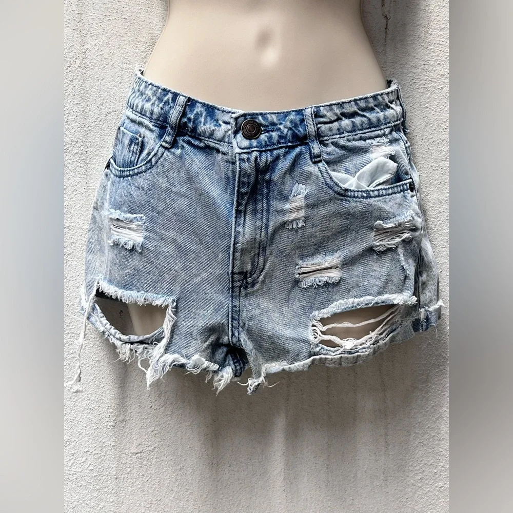 Forever 21 button closure