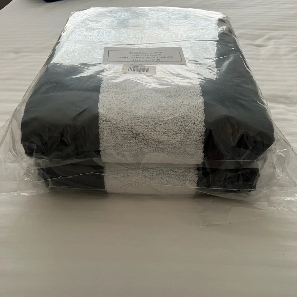 Mackenzie-Childs Black White Courtly Stripe Bath Towels Set Of 2. NEW! 28x55”