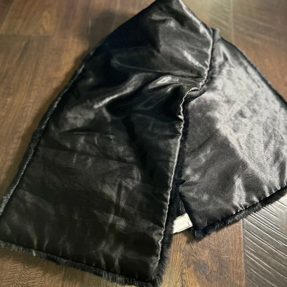 AKIRA luxurious faux