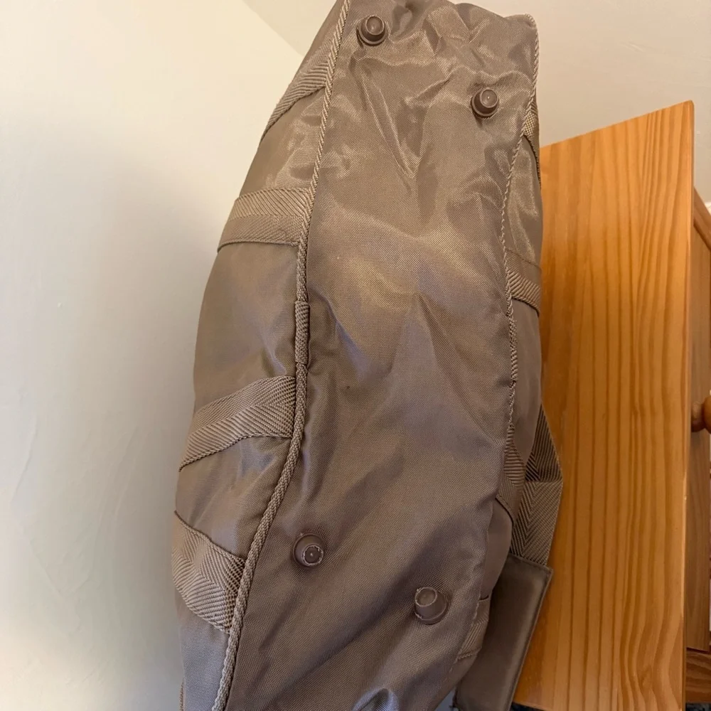 Pierre Cardin measures 21”