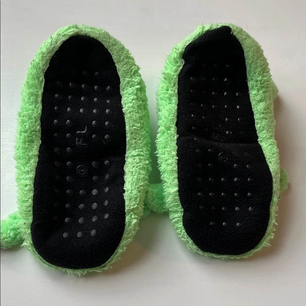 N/A cozy green