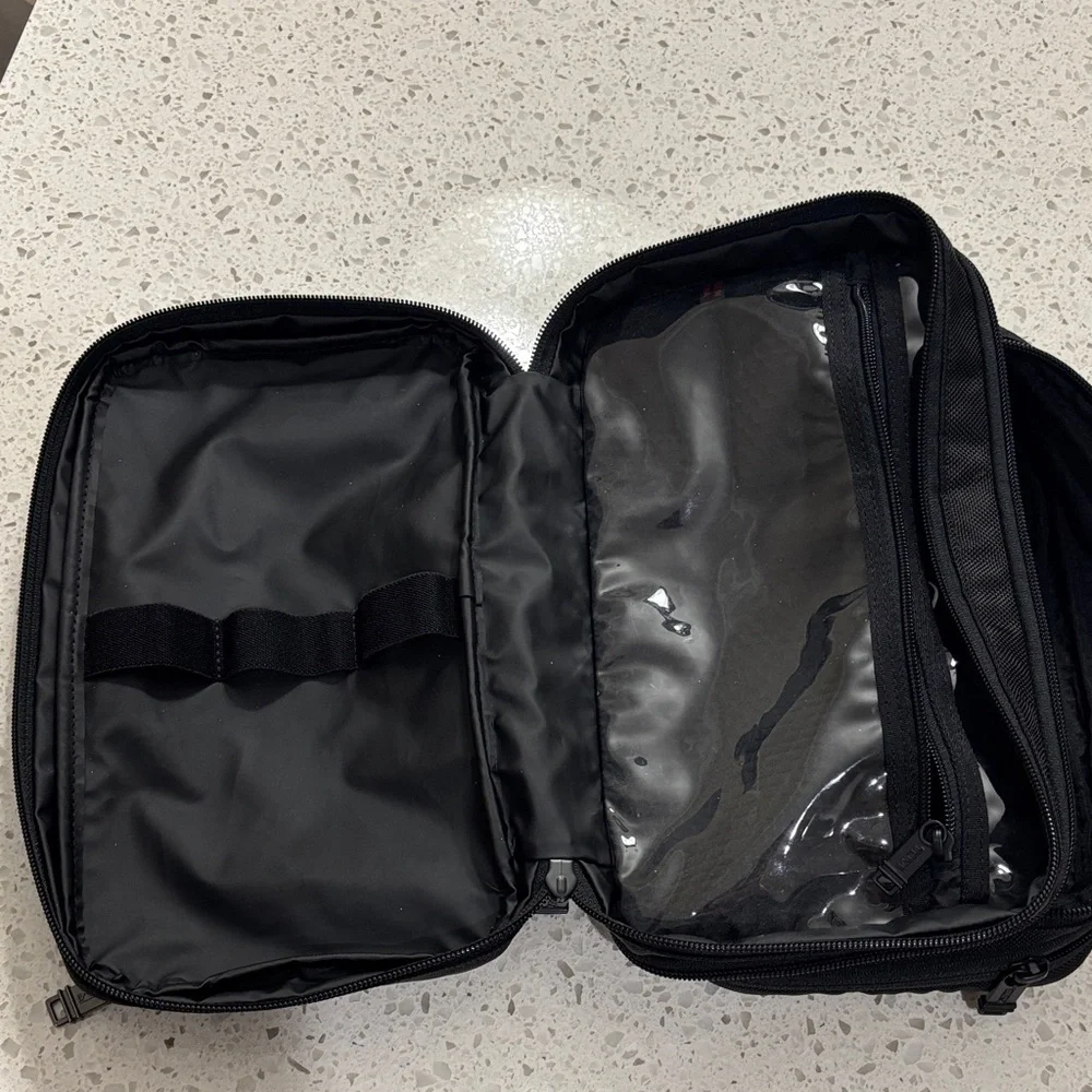 Tumi travel bag easy