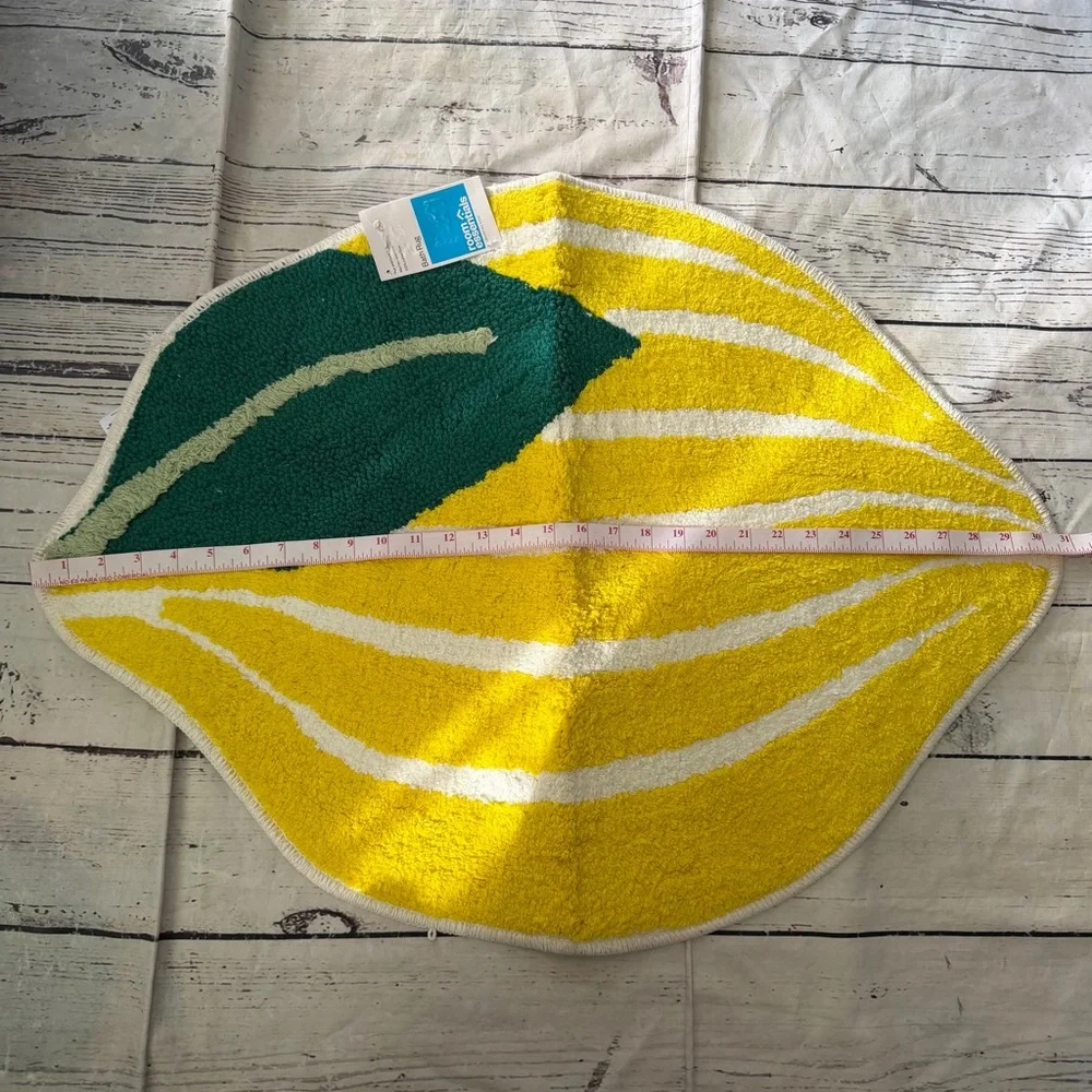 Room Essentials tufted leaf
