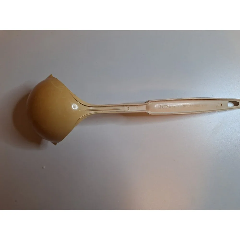 Ekco Vintage Beige plastic kitchen ladle, made in USA‎ dishwasher safe