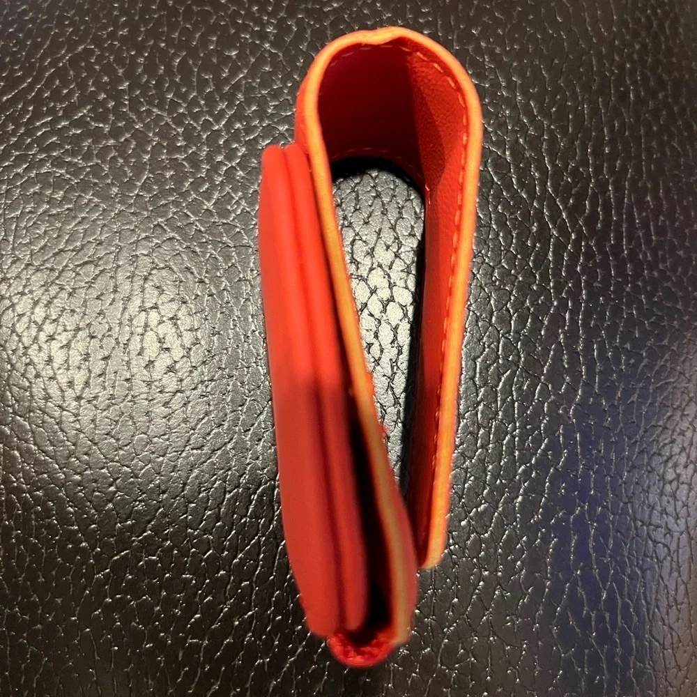 Source Unknown red clip