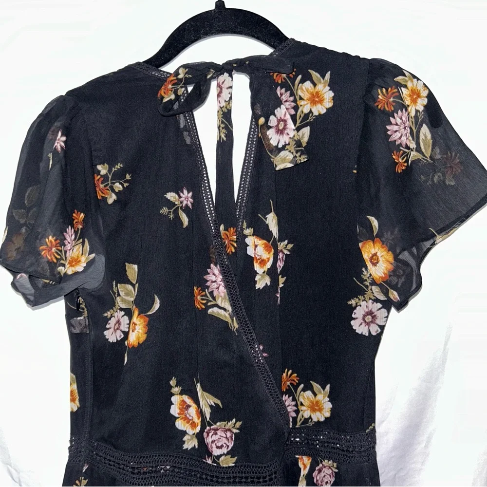Abercrombie & Fitch vibrant fit flattering