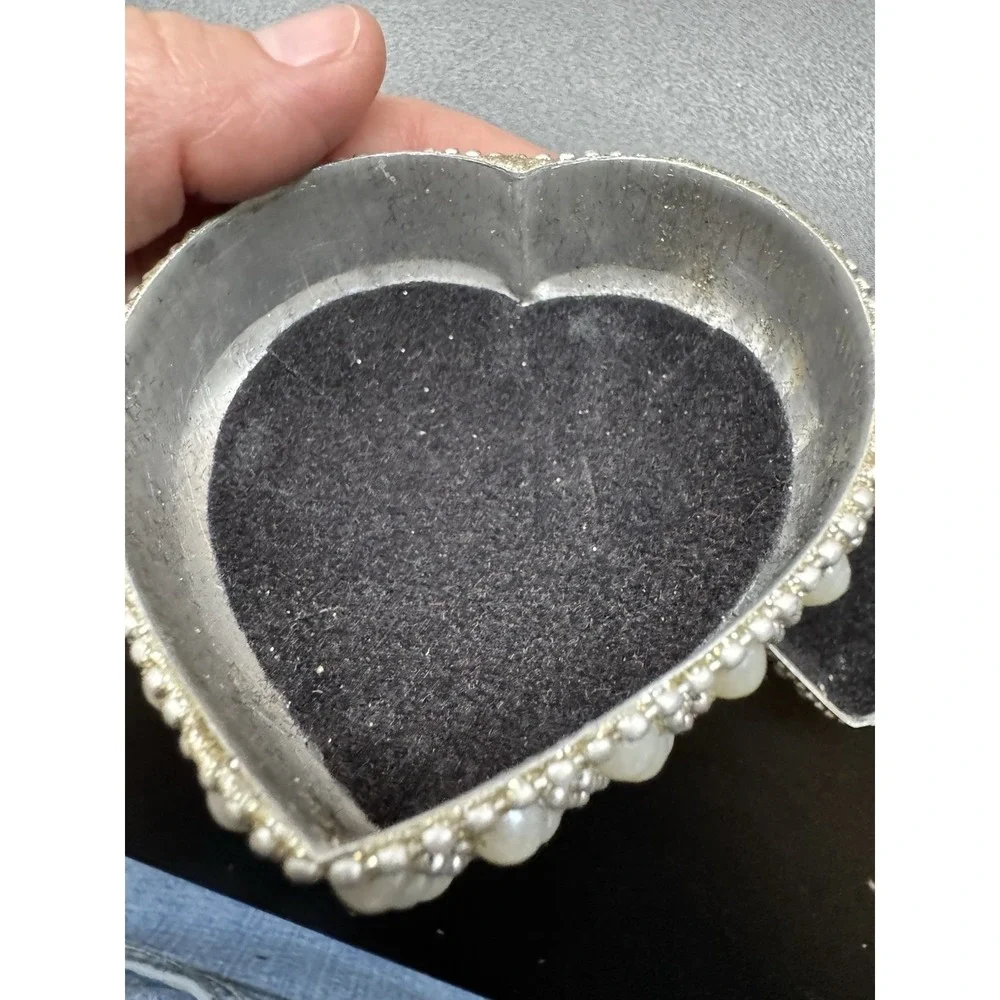 The Unbranded Brand decorative heart