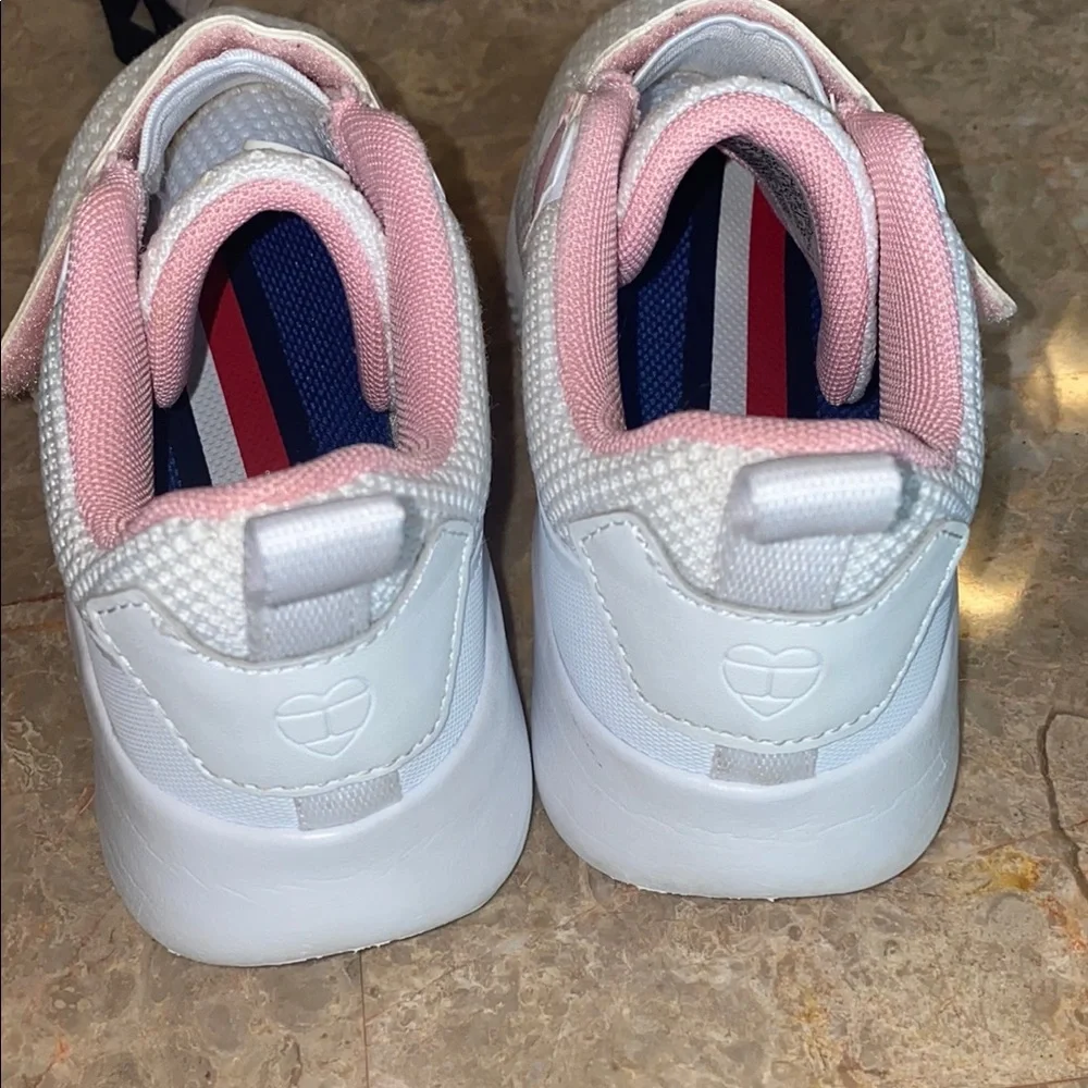 Tommy Hilfiger chic sneakers