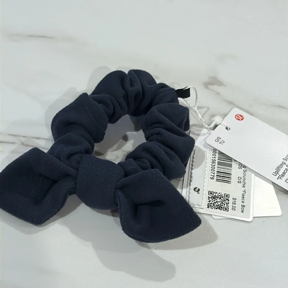 LULULEMON Uplifting Scrunchie Fleece Bow – Shale Blue 💙 NWT‎