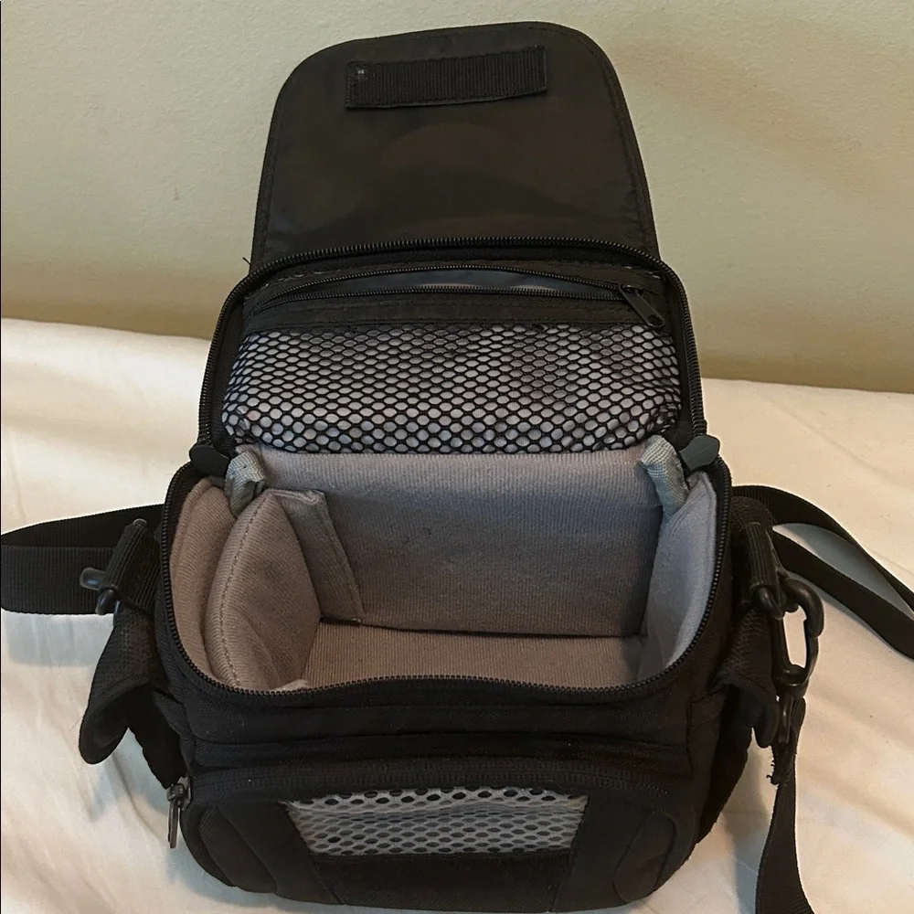 N/A black compact