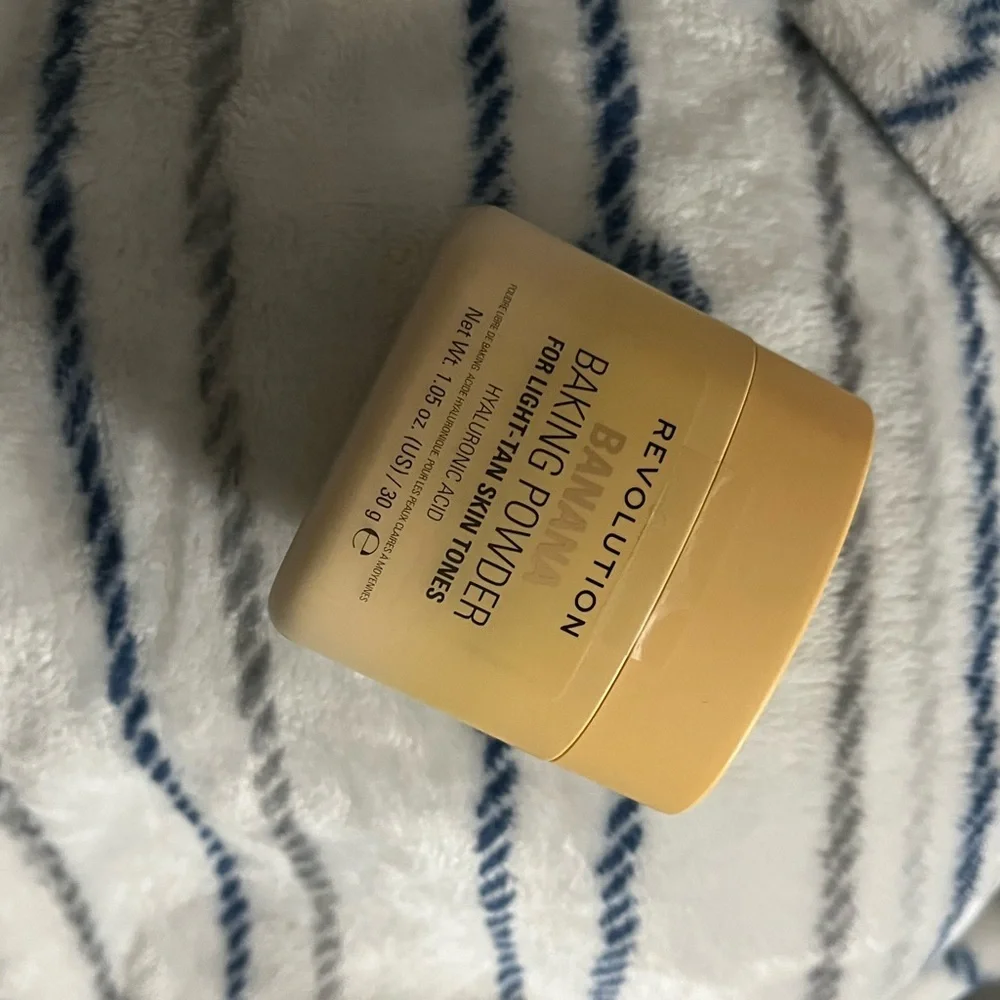 Revolution Baking Powder in Soft Yellow