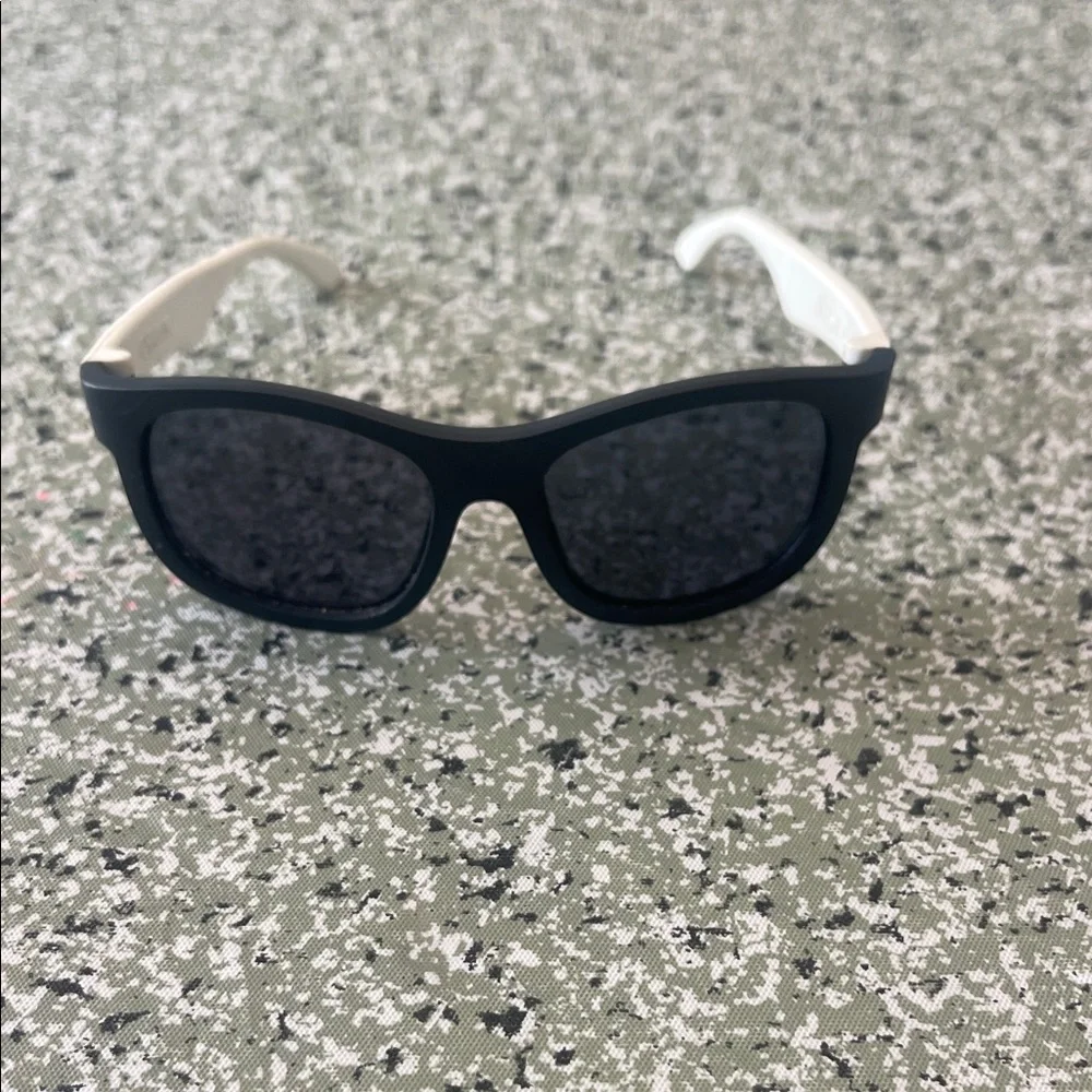 Babiators bold black