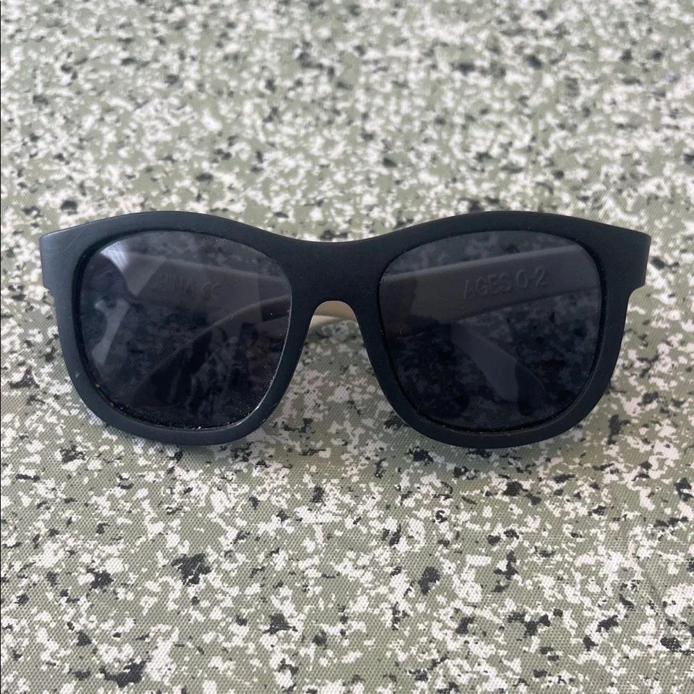 Babiators bold black