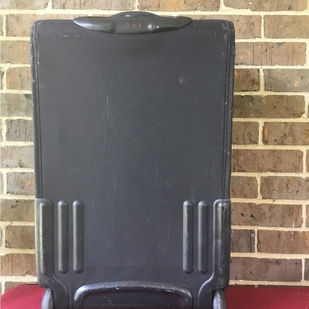 Tumi compact rolling