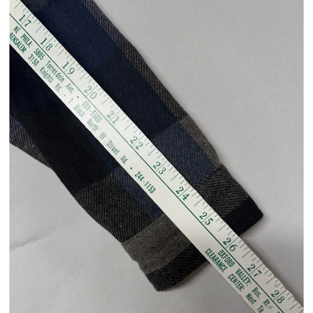 Revolution button‑snap collar