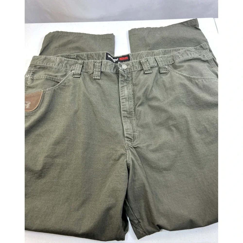 Wrangler Riggs Workwear Men's Green Rip Stop Canvas Rugged Size 44 X 32