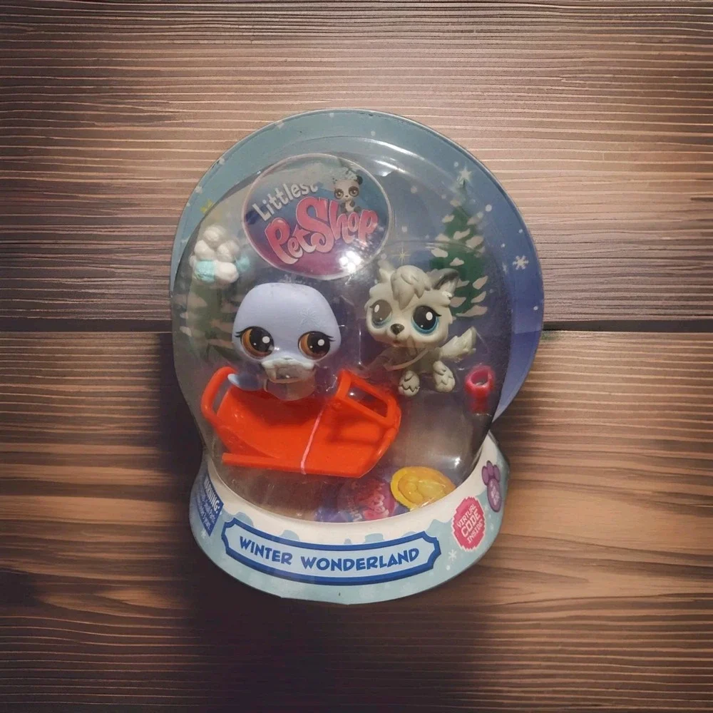 Littlest Pet Shop G7 Winter Wonderland‎ Snow Globe Walrus #17 and Wolf #20