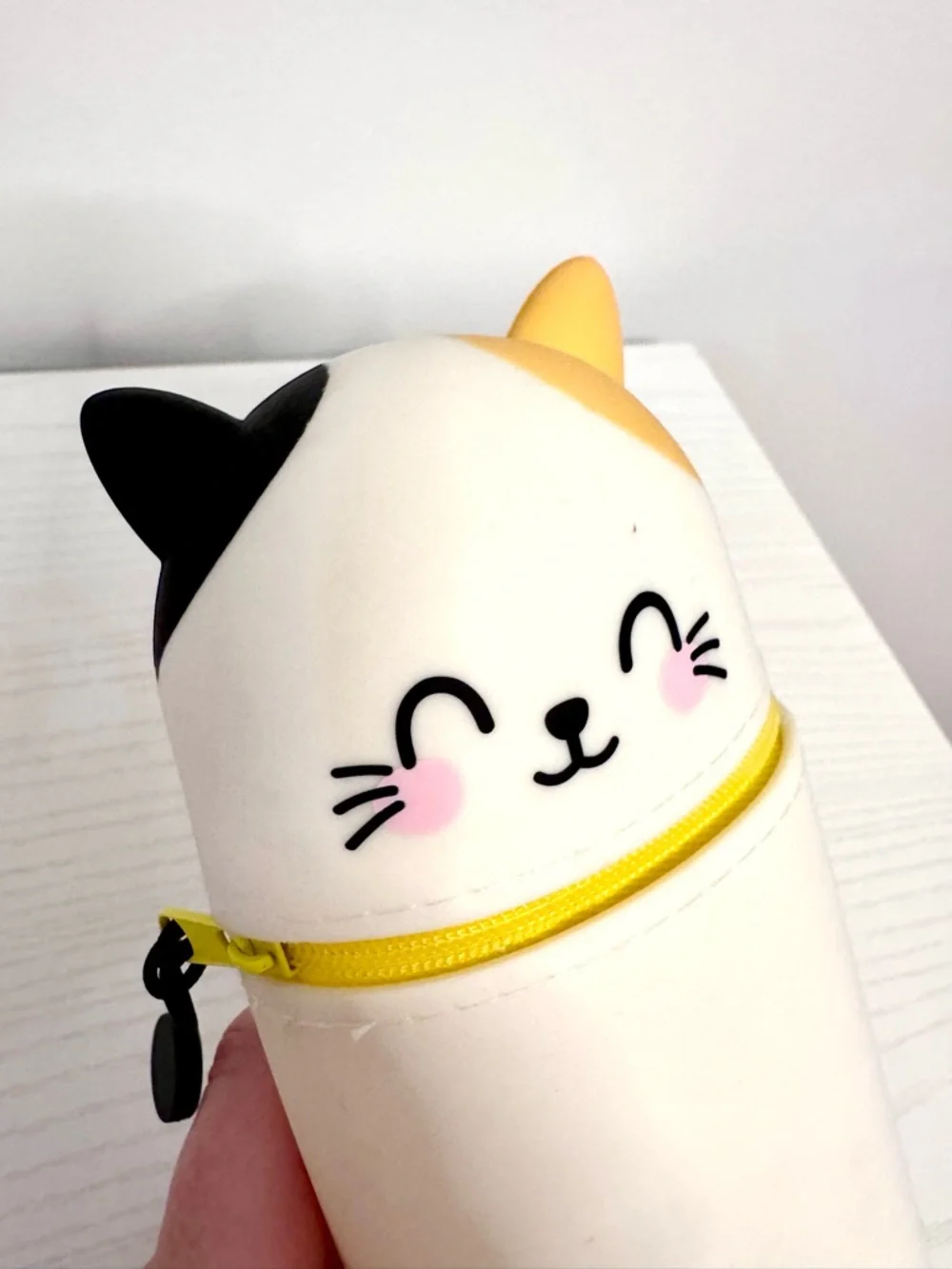 Cute Cat Silicone Pen Pencil Standing Case Storage - White with Yellow Accent