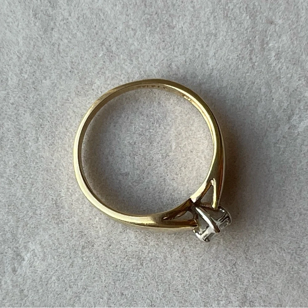 10kt solid gold princess cut diamond ring