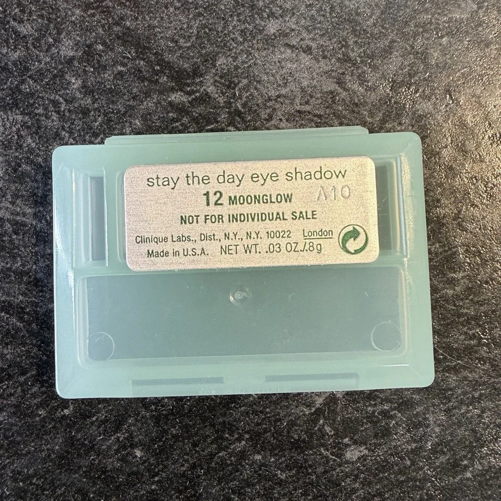 Clinique new stay