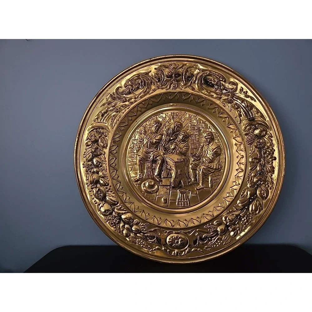 HAMMERED BRASS REPOUSSE WALL PLATE HANGING CHARGER TRAY MEN IN TAVERN PUB SCENE