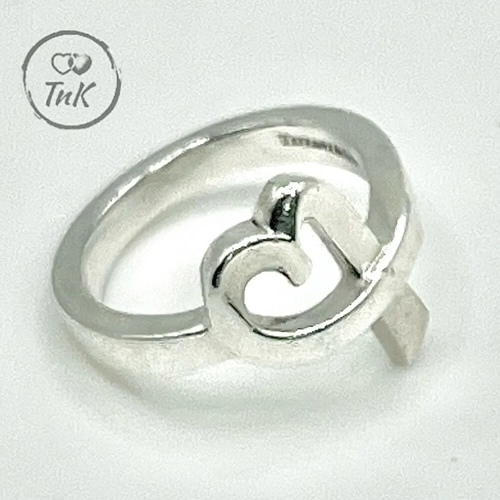 Tiffany & Co. ships same
