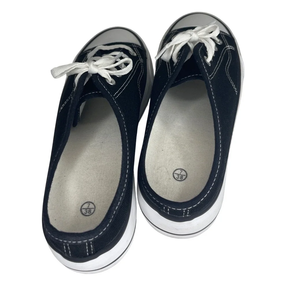 The Unbranded Brand classic canvas