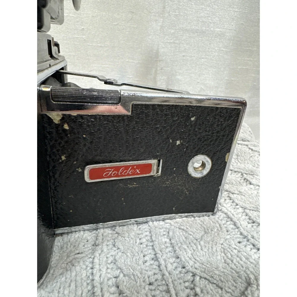 Pho-Tak shows detachable nameplate