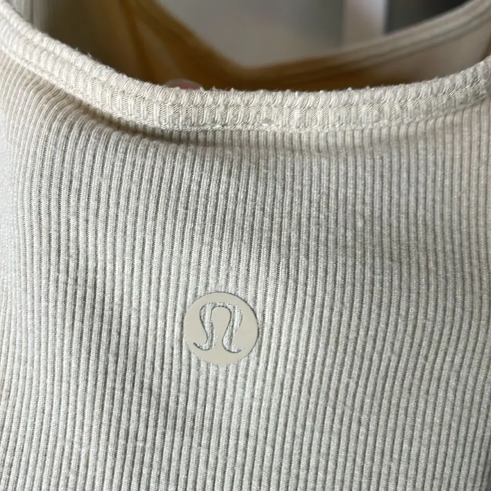 lululemon athletica light signs