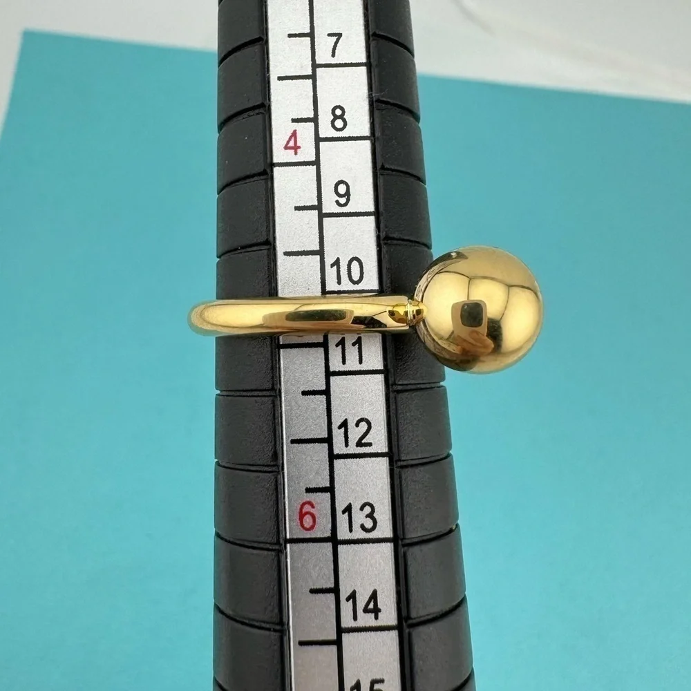 Tiffany & Co. crafted 18k
