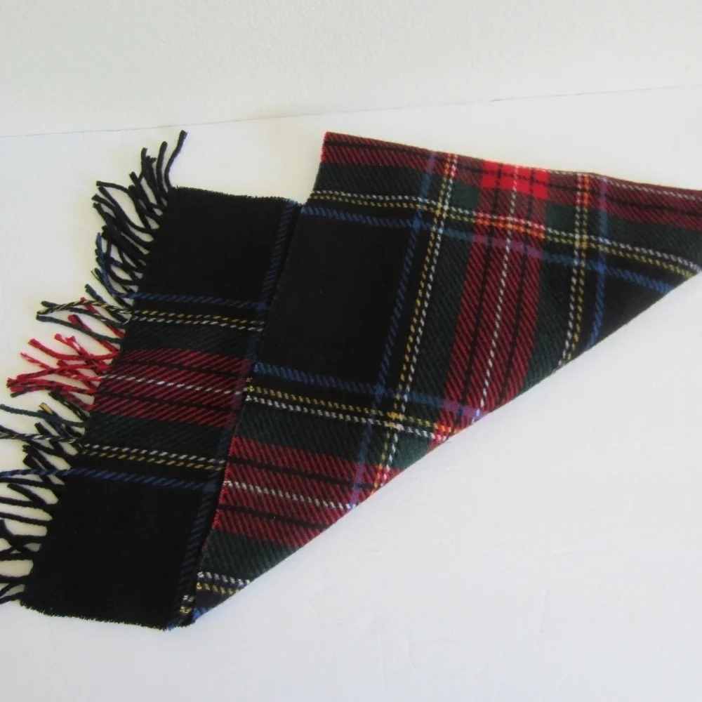 GAP Scraf Men's Tartan‎ Plaid Black/Red 100% Wool Made in Italy Cozy Comfort