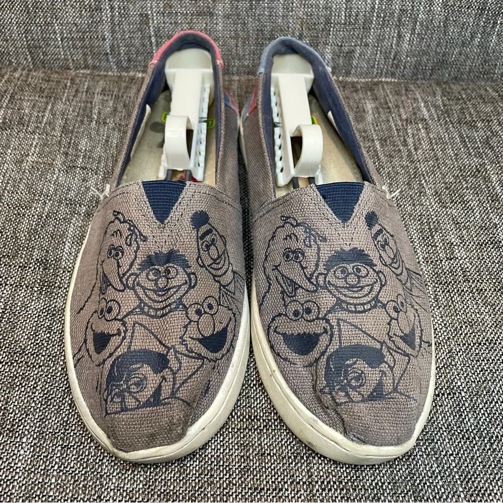 Toms Kids Seasame Street Grey Slip Ons Size 4‎