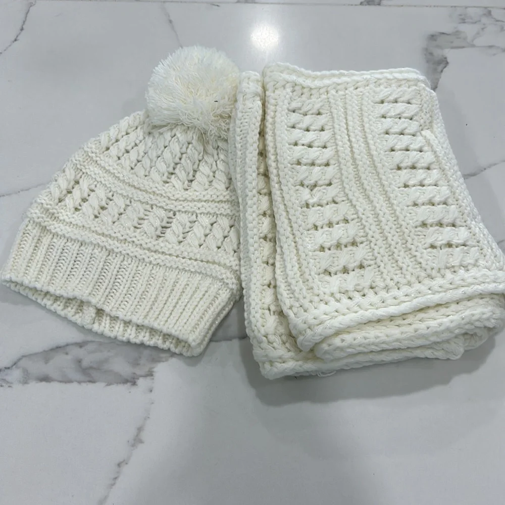 Max Studio women’s hat