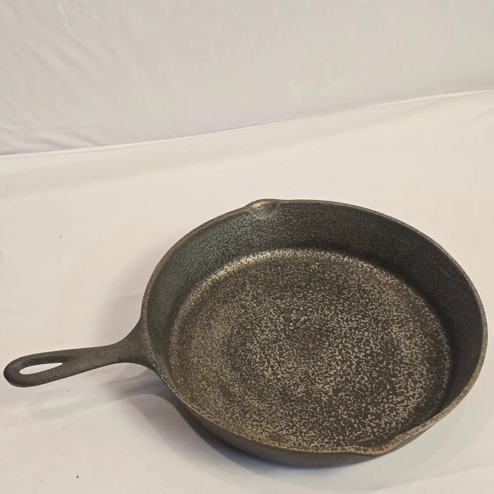 Unmarked vintage cast