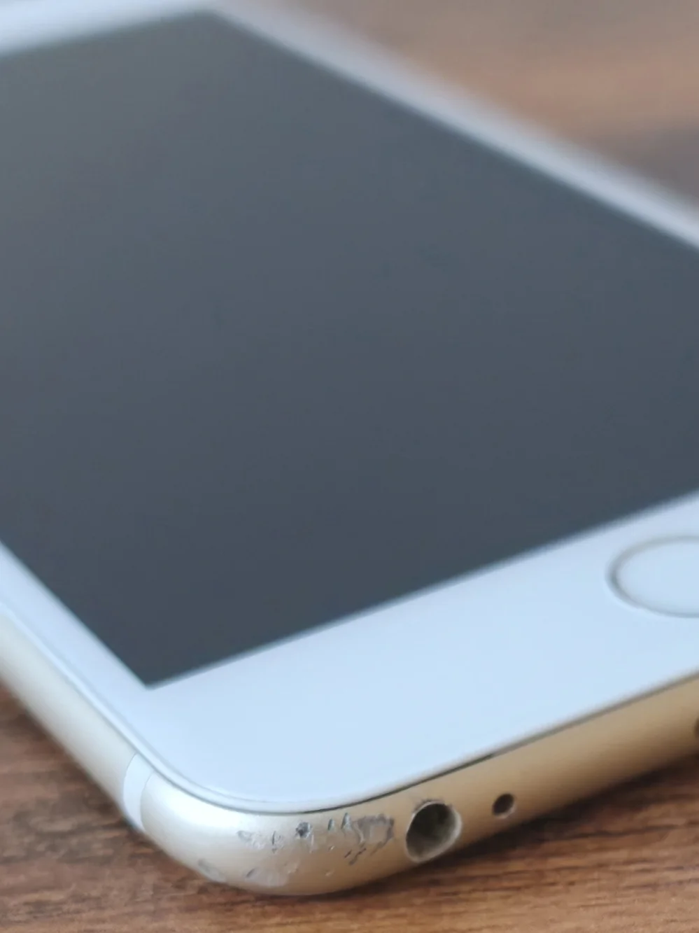 Apple iPhone White Front Gold Frame