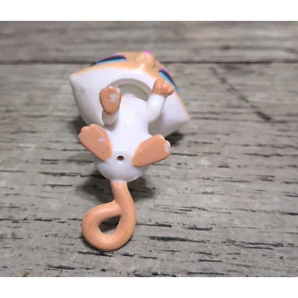 Littlest Pet Shop Scarlet Mewly #4106 (White and Tan Body, Blue Eyes) Cat Lps