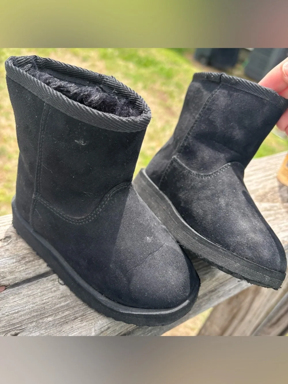 N/A black faux