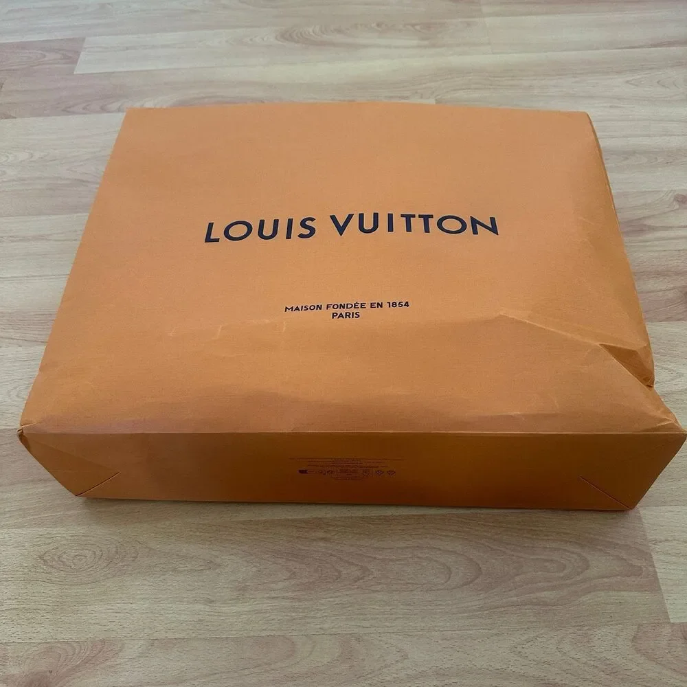 Louis Vuitton shopping please