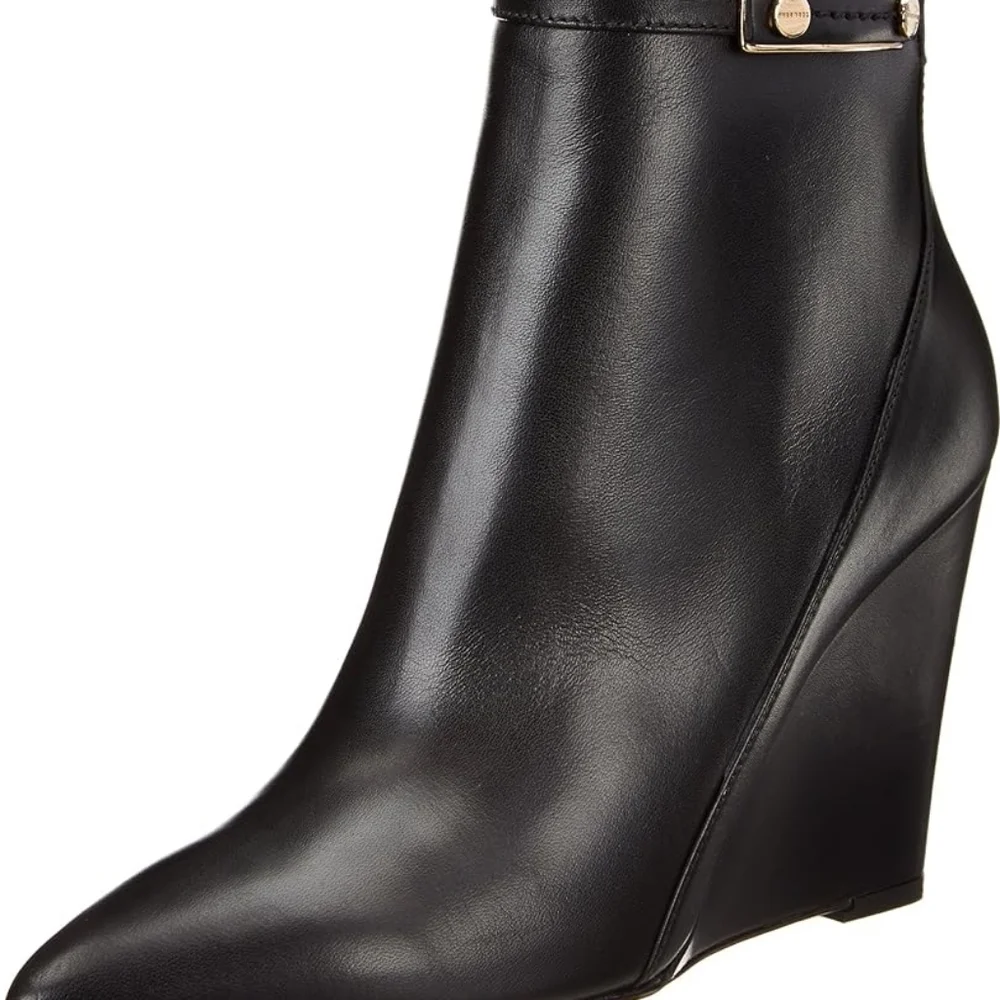 Hugo Boss stunning chic