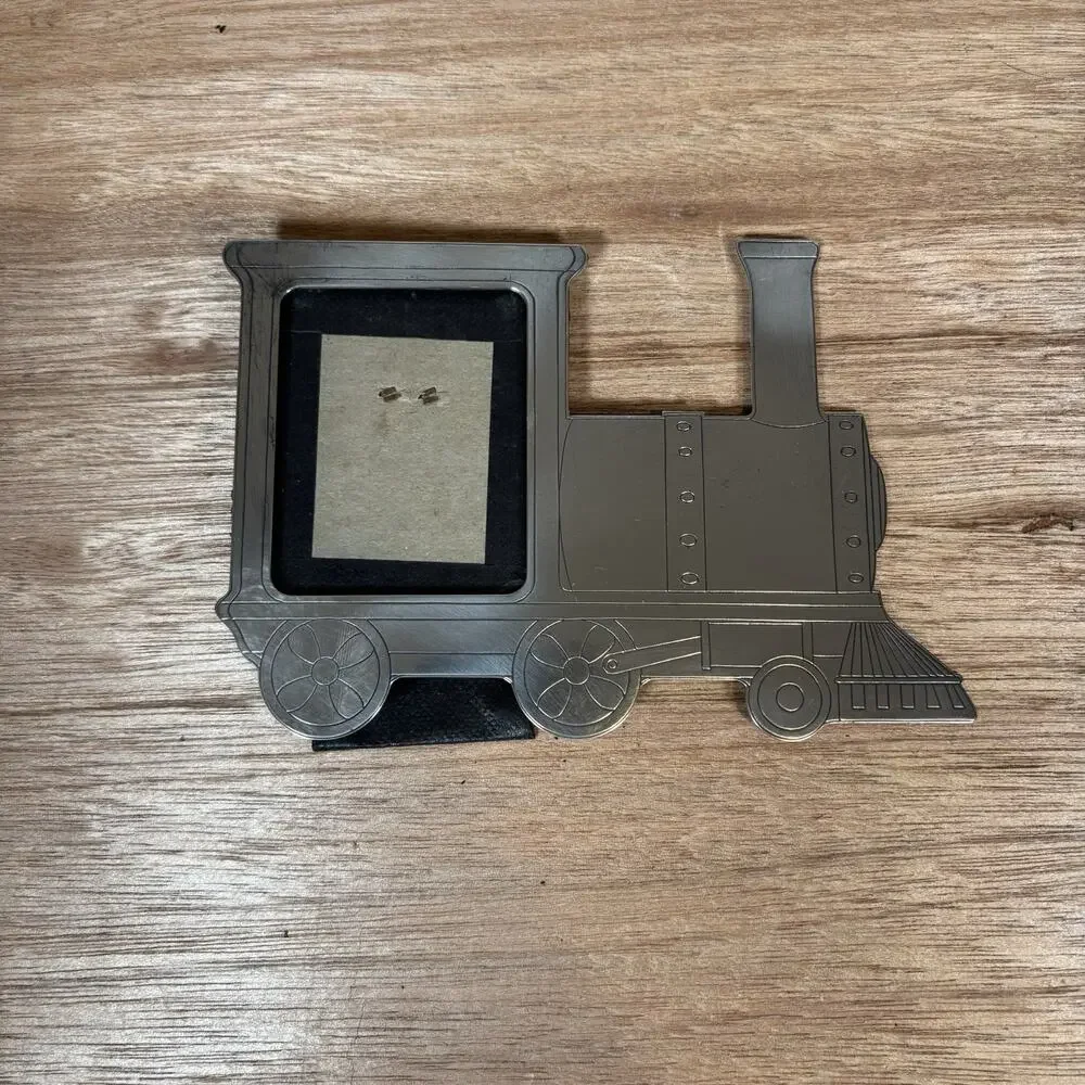 Unbranded silver toned