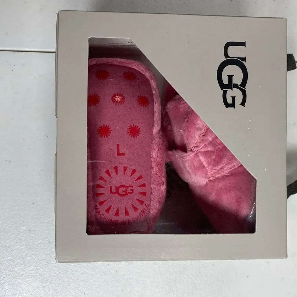 UGG closure size