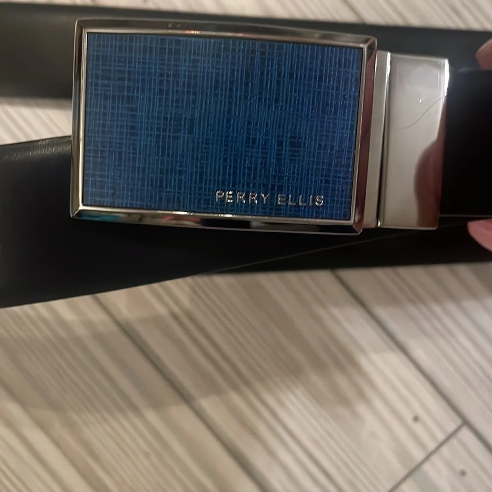 Perry Ellis ’s black